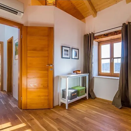 Perla By Kompas * Šišan